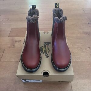 NWT Dr. Martens 2976 Leonore Boots with Faux Fur Lining in Brown Red /Maroon